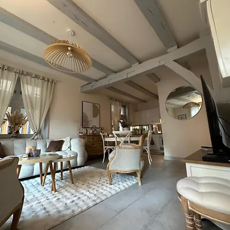 Centre De Charme Apartment